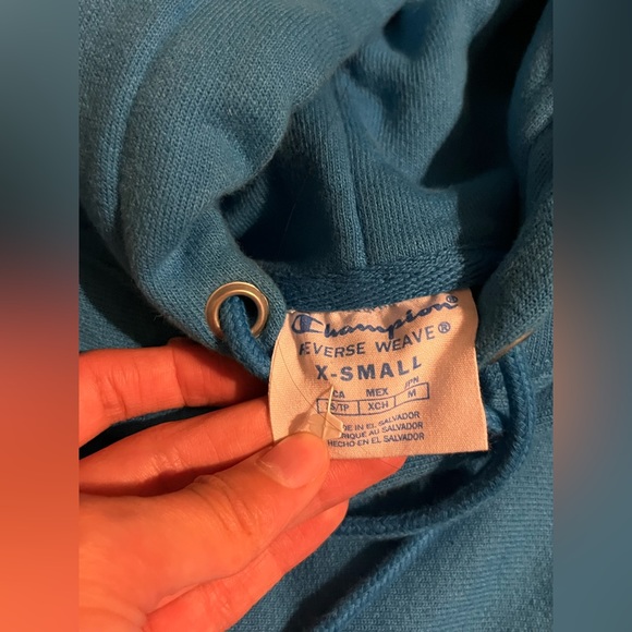 Light blue sweatshirt - Picture 2 of 3